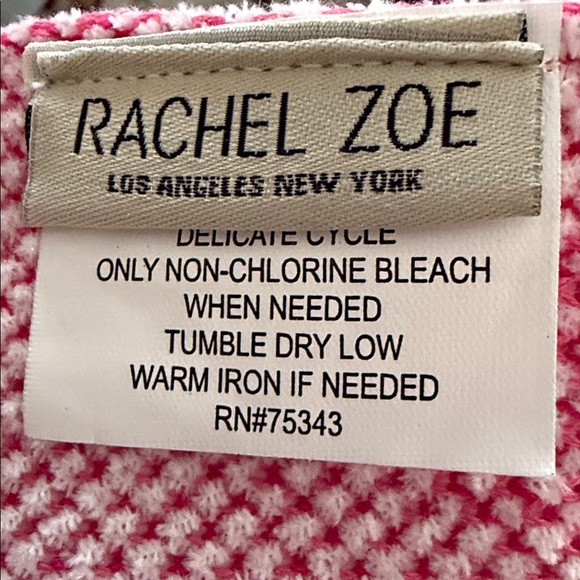 Rachel Zoe White Throw with Pink and Red Heart Pattern. Oversized 50” x 70”. - Picture 10 of 14